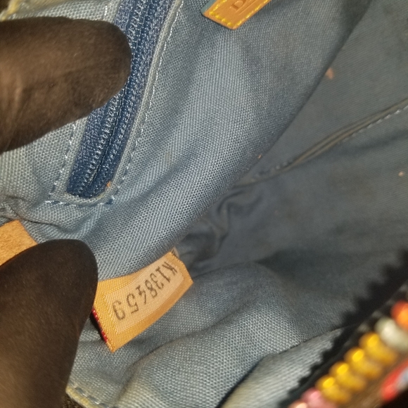 Dooney n Bourke - Picture 3 of 7